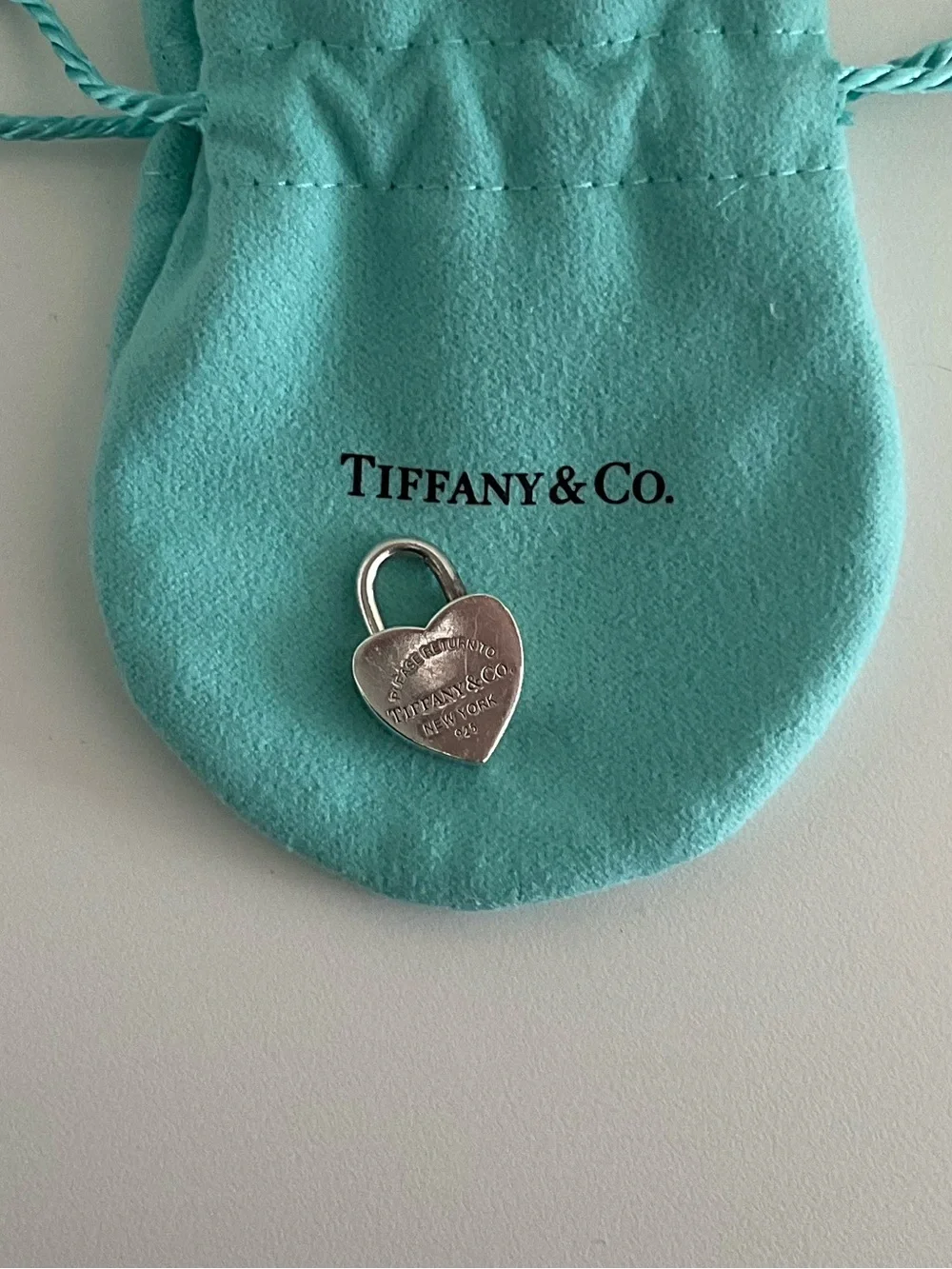 TIFFANY & CO. RETURN TO TIFFANY HEART LOCK PENDANT CHARM STERLING SILVER - Picture 2 of 6